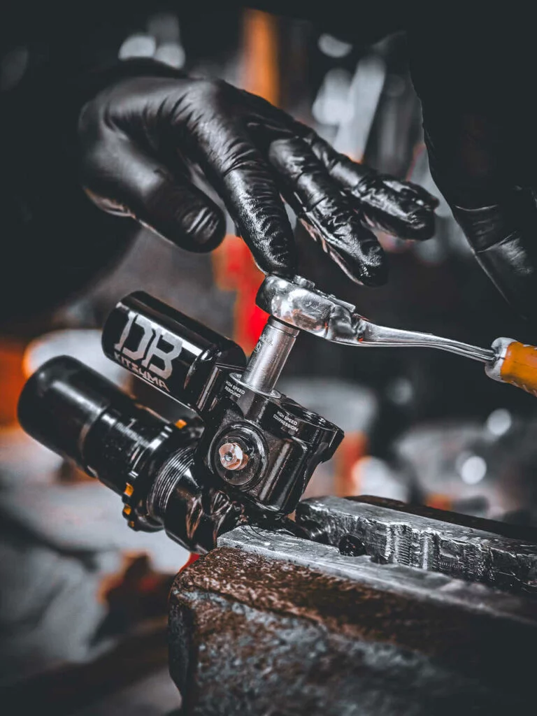 Serwis amortyzatorów rowerowych — BikeWorkshop Bielsko-Biała